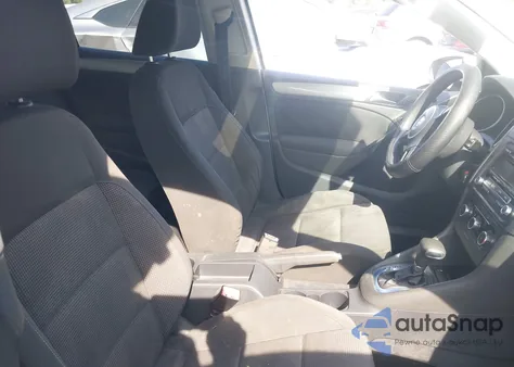 2011 Volkswagen Golf 2.5L 4-Door z USA, uszkodzony, nr VIN WVWDB7AJ2BW057800